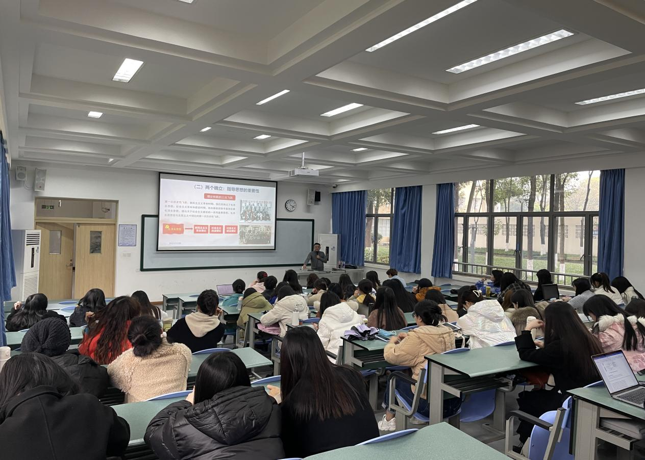 新澳门彩
师生深入学习贯彻党的十九届六中全会精神